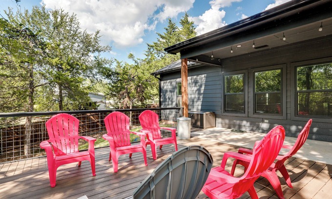 Pottsboro House | Stylish Pottsboro Home Steps from Lake Texoma with Spa