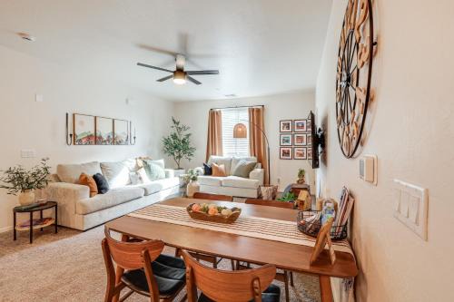 Flagstaff Apartment | 1 Mi to Dtwn Flagstaff Condo with 2 Balconies!