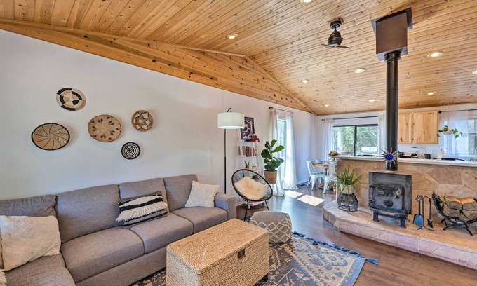Show Low Cabin | Trendy Show Low Retreat with Kitchen & Fire Pit Access
