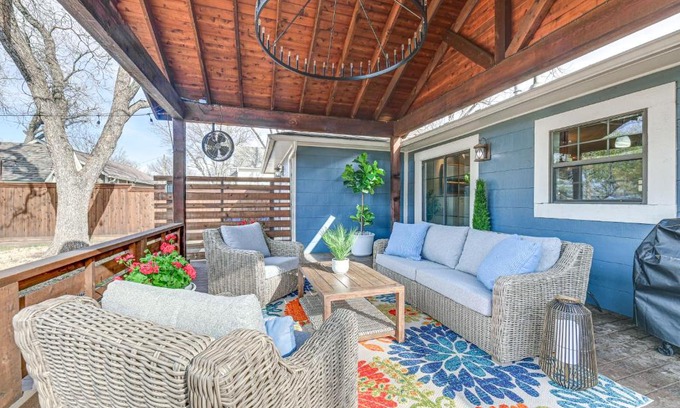 McKinney House | 1 Mi to Historic Dtwn McKinney Home with Hot Tub!