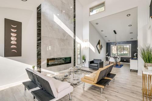 Lincoln House | Modern Lincoln Home Near Holmes Lake – Pet & Child Friendly!