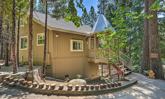 Placerville Cabin | Pet-Friendly Apple’s Chalet Near Jenkinson Lake - 9.8/10 Rated