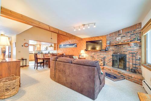 Killington House | Delightful Townhome with Pool Near Killington Resort