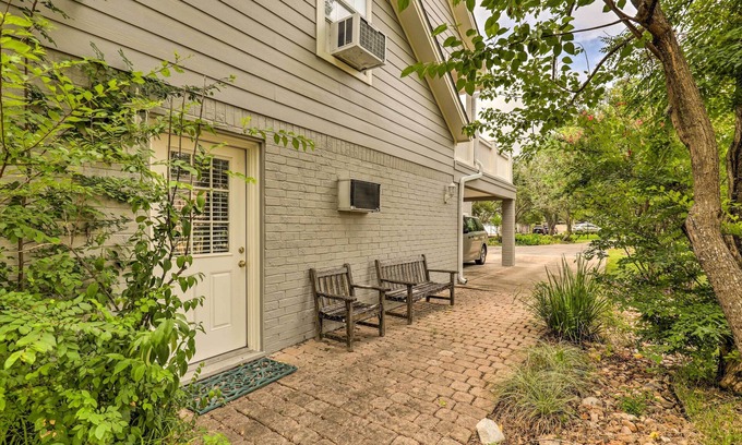 Oakwood Apartment | Convenient College Station Studio Steps from Kyle Field