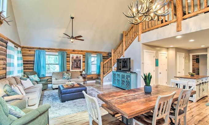 Pinetop-Lakeside House | Modern Lakeside Cabin with Porch & Family-Friendly Amenities