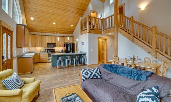 Easton House | Pet-Friendly Easton Cabin with Ocean View and Fire Pit