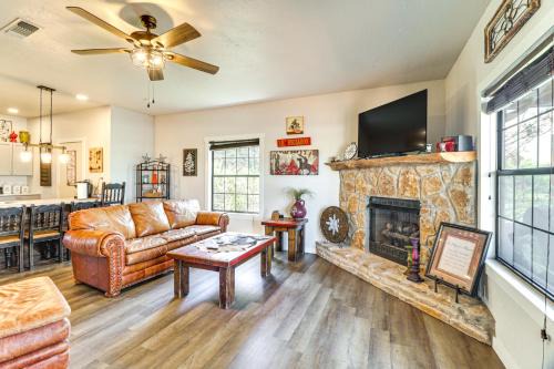 Palo Pinto County House | 1 Mi to Lake Pet-Friendly Cabin in Strawn