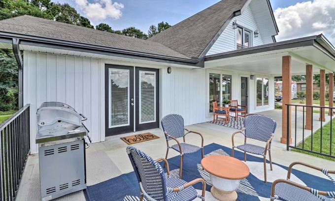 Bismarck House | Cozy Bismarck Home with Fire Pit Near Marina & Golf