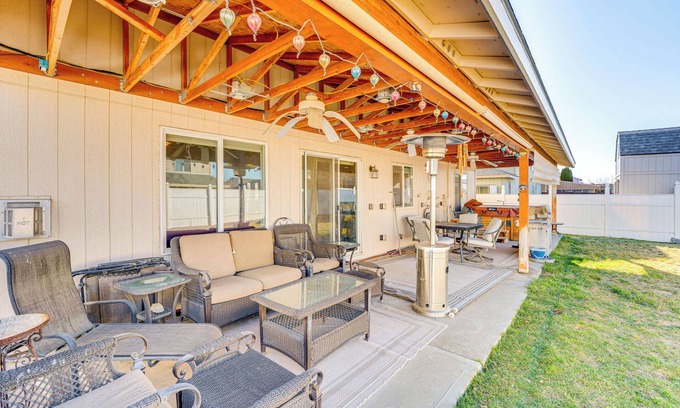 Moses Lake House | 1 Mi to Moses Lake: Home w/Private Yard & Hot Tub