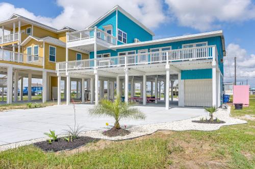 Surfside Beach Apartment | Vibrant Freeport Beach Rental Near the Ocean, Pet Friendly