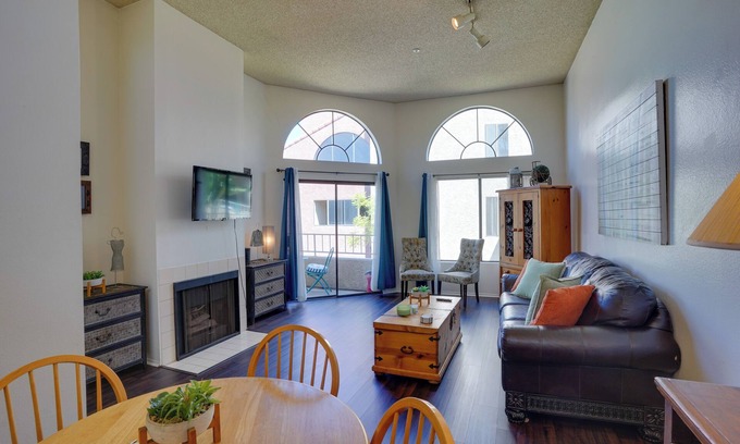 Franklin Condo | Beachside Condo with Pool Access - Close to Downtown!
