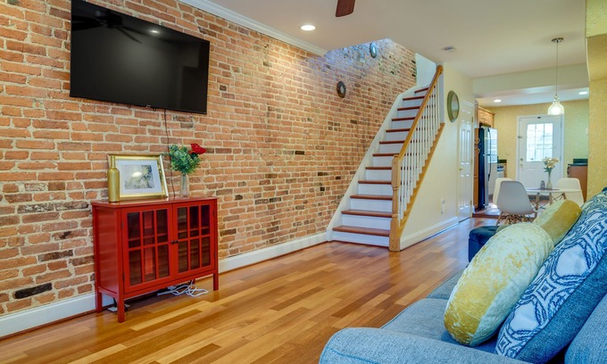 Riverside House | Charming Baltimore Townhouse - Steps to Inner Harbor & More!