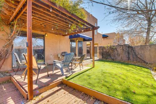 Northeast Heights House | 1 Mi to UNM Convenient Albuquerque Townhome!