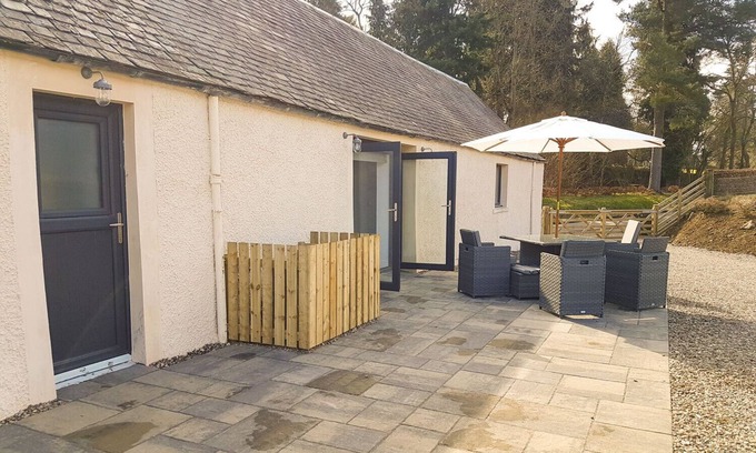 Caputh Cottage | Inviting 1 Middleton Cottage: Pet-Friendly with Breakfast