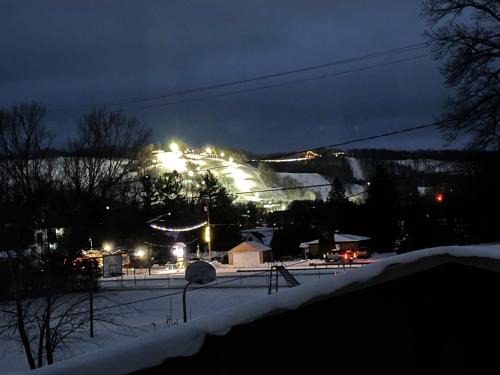 Boyne Falls House | 1 Mile From Boyne Mt- Chateau Patak