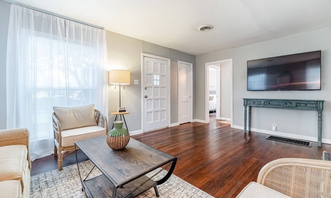 Original Town House | Quiet Retreat 1 Mile from Downtown Carrollton - Guest Rated 10/10