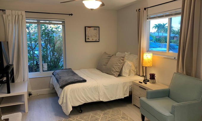 East Boca Raton Apartment | 1 Mile to Bch!, E. Boca Studio w/Private Entrancen