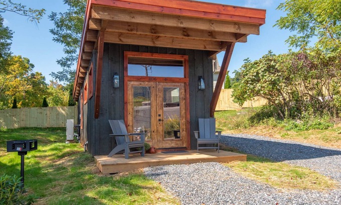 West Jefferson Cabin | Top-Rated Cabin #4 Near Downtown West Jefferson Getaway