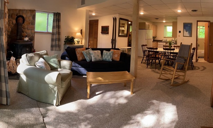 West Dover House | Ideal Getaway Near Mt Snow: Pet Friendly 2BDR with Pool