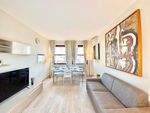 Cerchia dei navigli Apartment | 1 min Castle - 7 min Cathedral on Walk Prestige Apartment