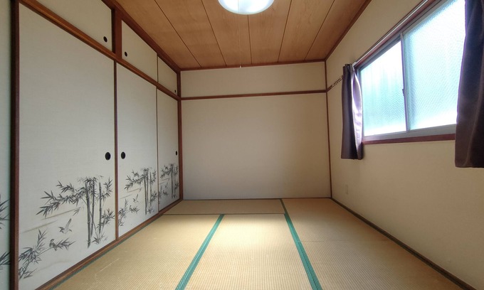 Naniwa Apartment | Convenient Stay: Steps from JR Station & Family-Friendly