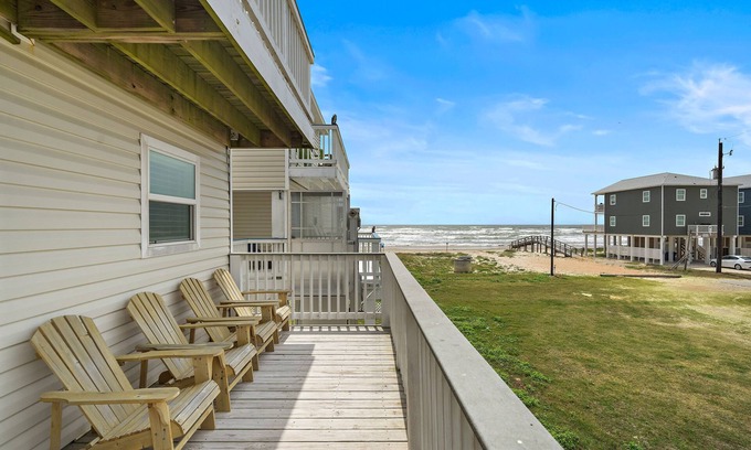 Surfside Beach House | Beach House Retreat: 3-Bedroom with Ocean Views