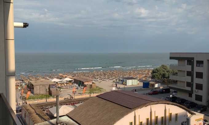 Mamaia-Sat Apartment | Steps to the Beach: Ocean View & Pet Friendly Retreat