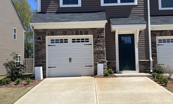 Simpsonville House | Convenient Stay: Minutes to I385 & Downtown Greenville