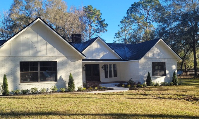 Fellowship House | Prime Location Near WEC Ocala with Pet-Friendly Amenities