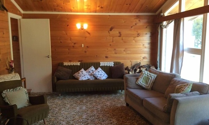 Motuoapa House | 1 minute walk to the lake front