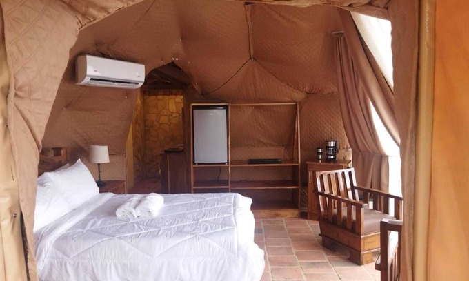 Roble RV Rental | Mount Elbert View Glamping: Enjoy Poolside Comforts