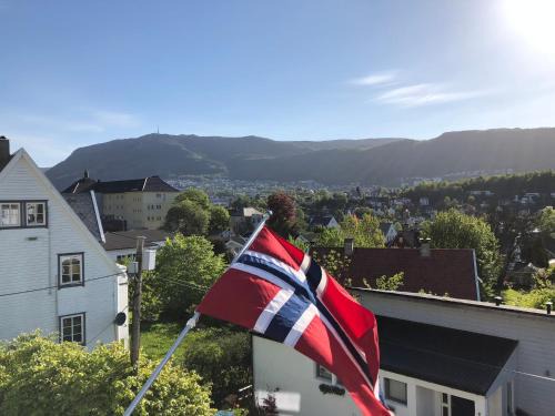 Arstad Apartment | Relaxing Mountain View Getaway - Pet & Child Friendly