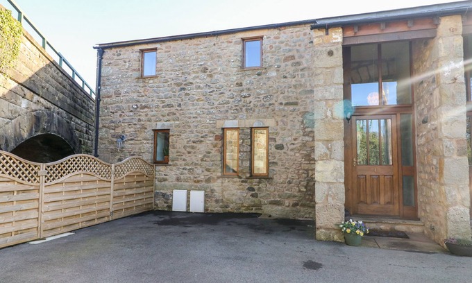 Carnforth Cottage | Pet-Friendly 1 Netherbeck Barn with Garden in Carnforth