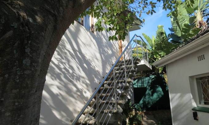 Grahamstown Hotel | Exceptional 1 on Ross: Pool, Breakfast & Family-Friendly