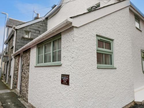 Rhayader House | Family-Friendly Stays at 1 Penporth: Ideal for Everyone