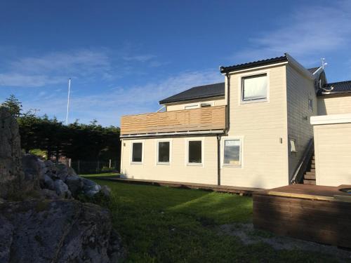Dyrvik Apartment | Cozy 1-Room Apartment Sommer – Family-Friendly Retreat