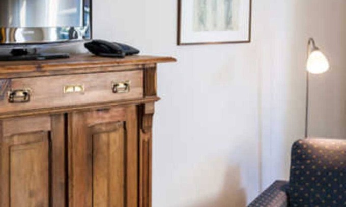 Barkow House | Inviting 1 Room Apartment at Manor House Barkow