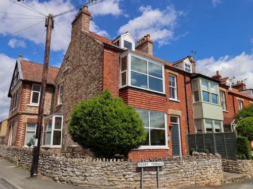 Thornton Dale House | Explore 1 Roxby Terrace: Family-Friendly Retreat with High Ratings