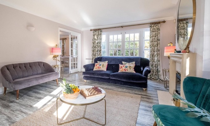 Thorpeness Cottage | Comfortable Sanctuary Court: Ideal for Families and Pets