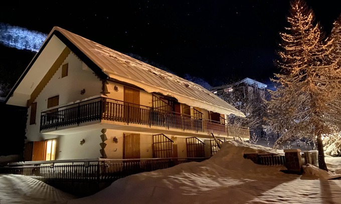 Limone Piemonte House | Cozy Ski-In Hut at Limone Riserva Bianca with Kitchen & Breakfast