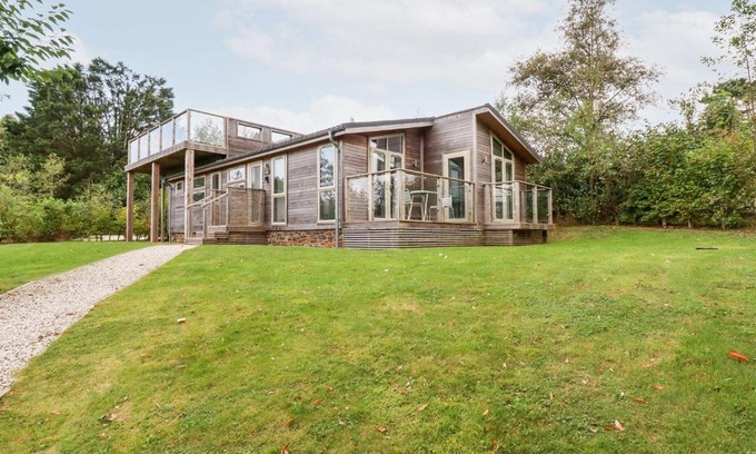 Dobwalls House | Explore 1 Southern Place - Family and Pet-Friendly Retreat