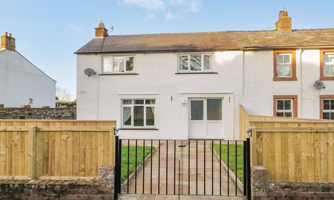 Newton Reigny House | Pet-Friendly Springfort Cottages with Cozy Open Fire