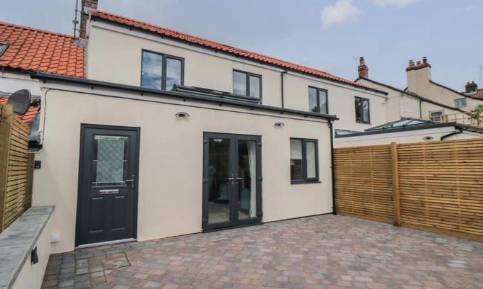 Langtoft House | Discover 1 Staveley Cottages: Pet-Friendly & Family Approved