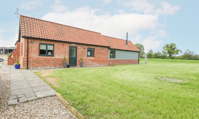 Hainford Cottage | Cozy 1 Stud Cottage with Open Fire in Buxton, Norfolk