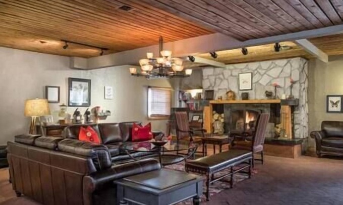 North Park City Hotel | 1 Sweetwater Lift Lodge Resort, Pool Table, Gym!
