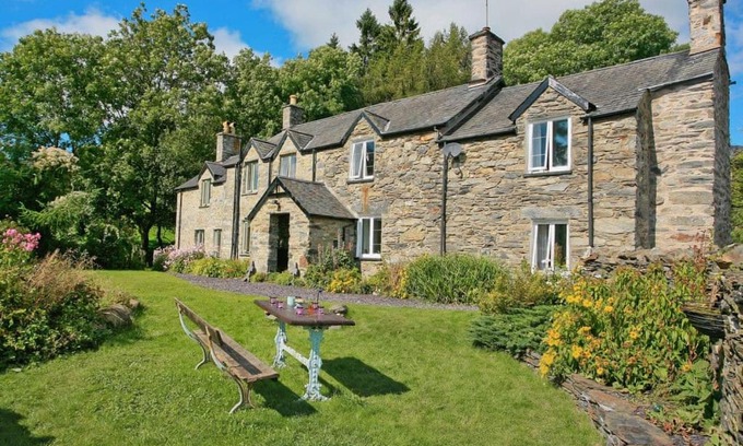 Dolwyddelan House | Discover 1 Tan-y-castell: Family-Friendly & Pet Welcoming