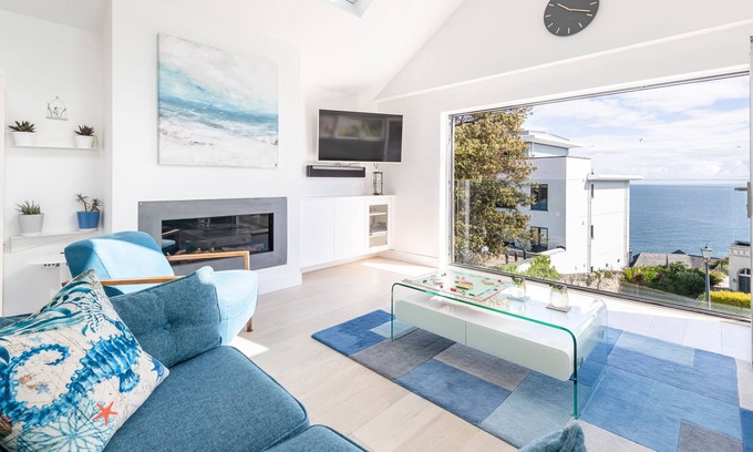 St Ives Apartment | Top-Rated The Coach House: Oceanfront Retreat in St Ives