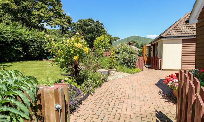 Ryde Cottage | Top-Rated THE STABLES, with a Garden in Ryde