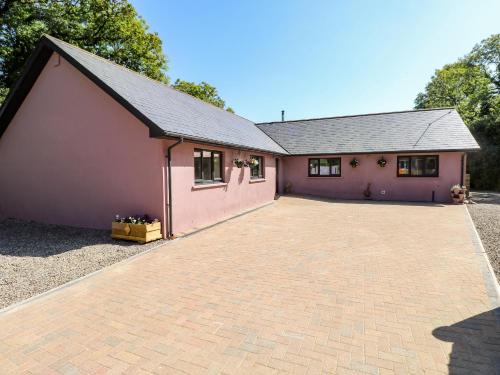 Robeston Wathen House | Pet-Friendly Stay at 1 The Warren - Guest Rated 9.5/10