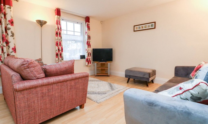 Minehead Cottage | Pet-Friendly Escape at 1 Tregonwell Court, Minehead